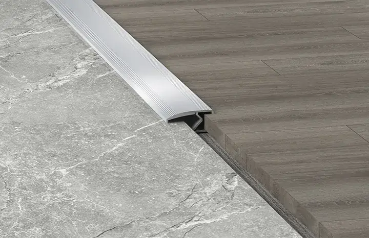 i3060-wall-floor-edge-protection-ichem صورة ل بروفايل حماية للحواف مصنوع من الالومنيوم يستخدم لحماية الحواف واطراف الارضيات والجدران عند التقائها من شركة اي كيم