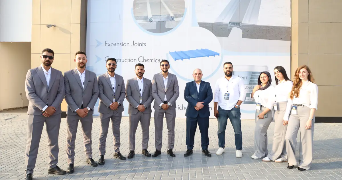 Ichem-team-فريق-شركة-اي-كيم-لحلول-البناء صوره توضح فريق شركة ichem for chemical constructions and expansion joints اثناء مشاركتهم في معرض egypt projects